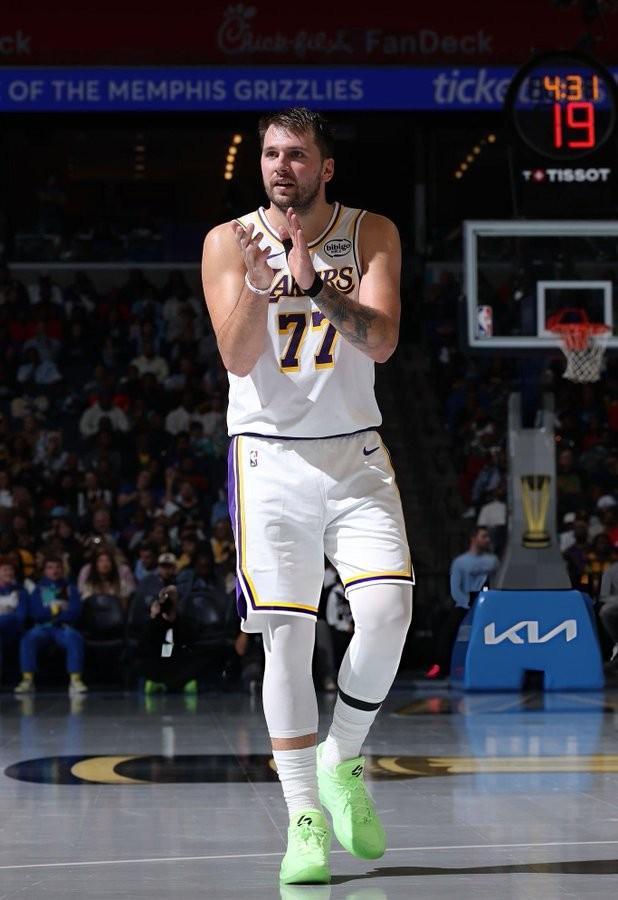 东契奇复出狂轰44分12板6助，湖人险胜灰熊迎杯赛首胜