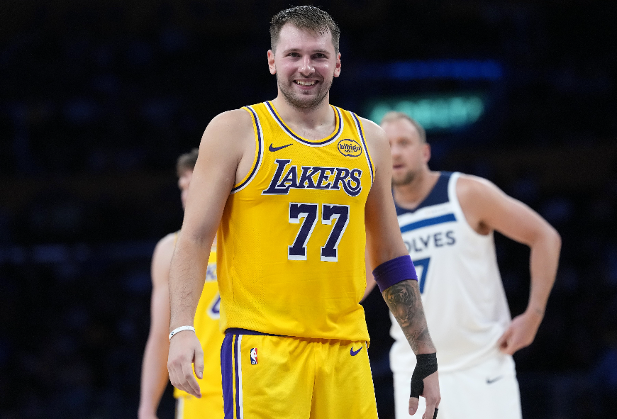 湖人117-112险胜灰熊：球员表现全解析，3人闪耀，2人低迷