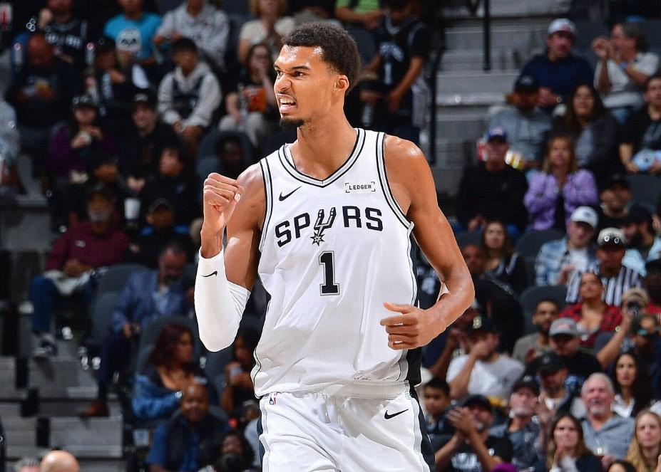 文班亚马：个人荣誉非首要，DPOY是球队贡献的证明