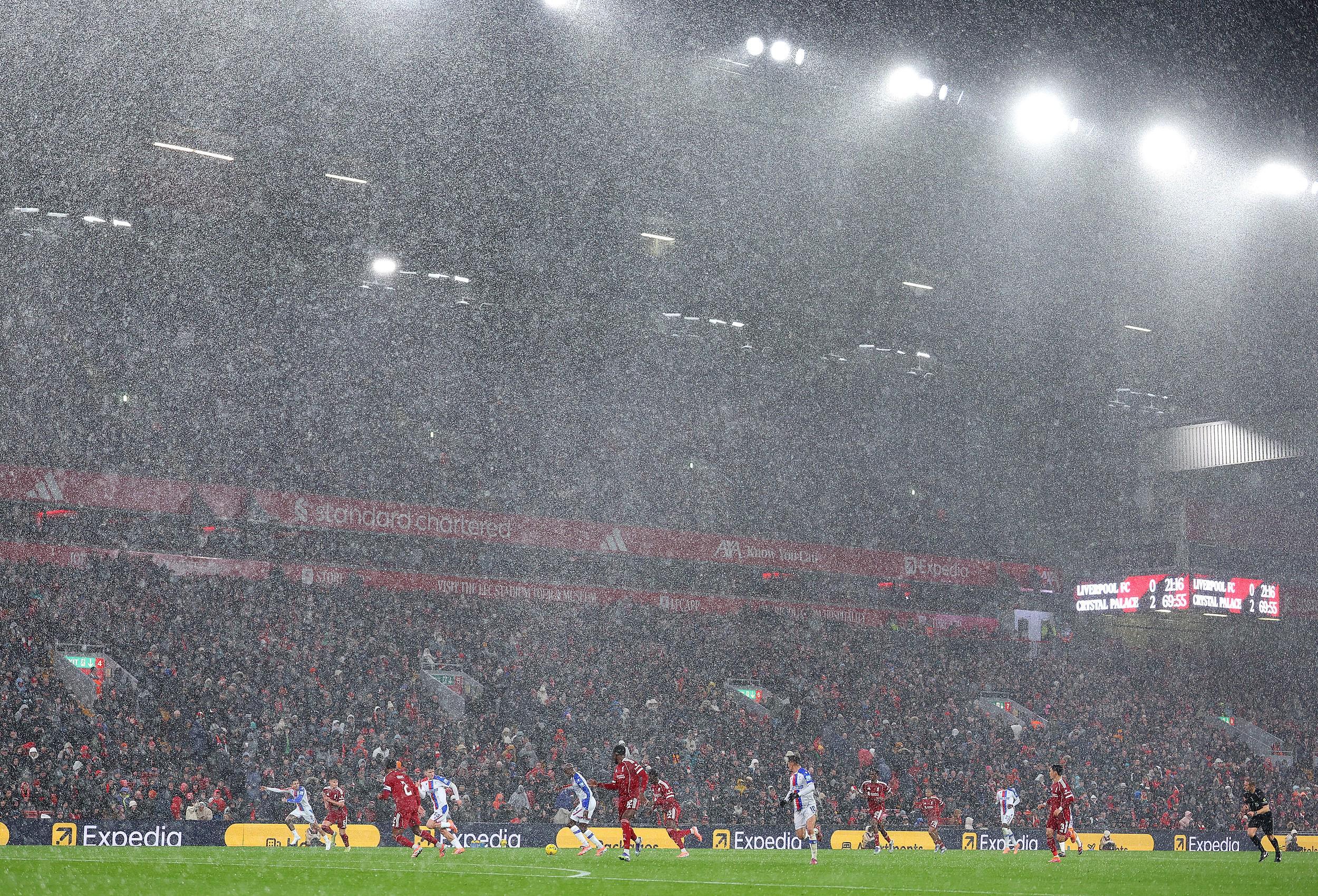 利物浦前员工涉球票欺诈案：勾结黄牛牟利审判启动