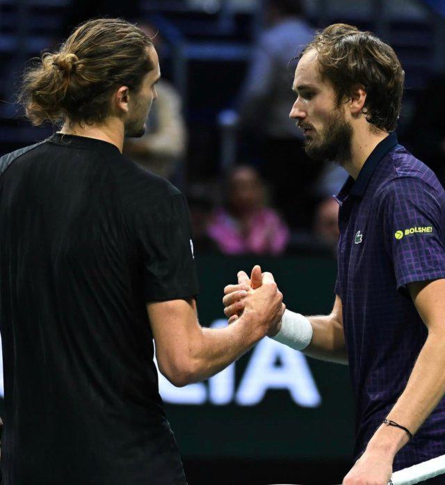 巴黎大师赛：兹维列夫逆转梅德维德夫 强势晋级四强