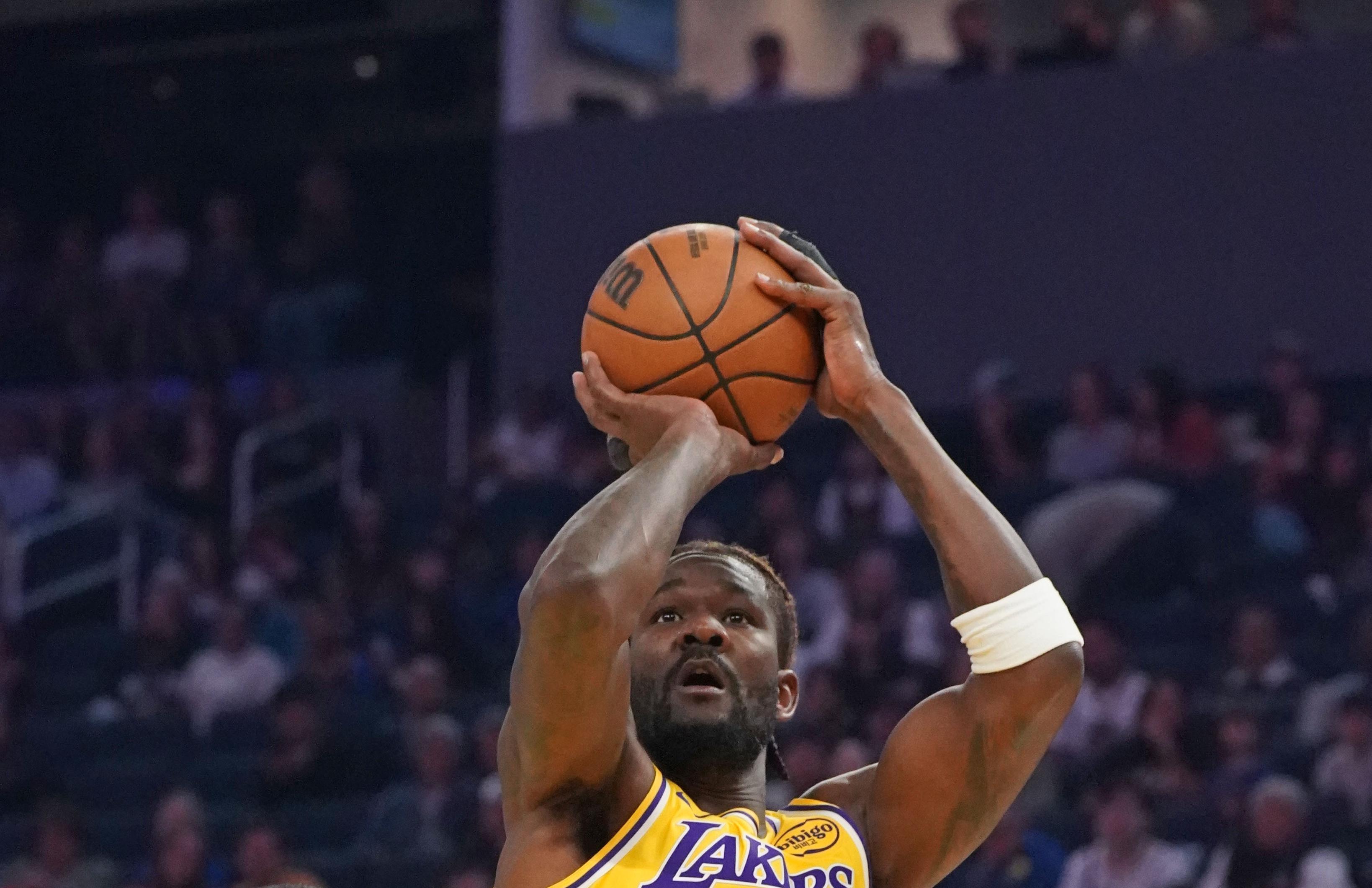 艾顿仅得9分0篮板，下半场突遭雪藏引关注