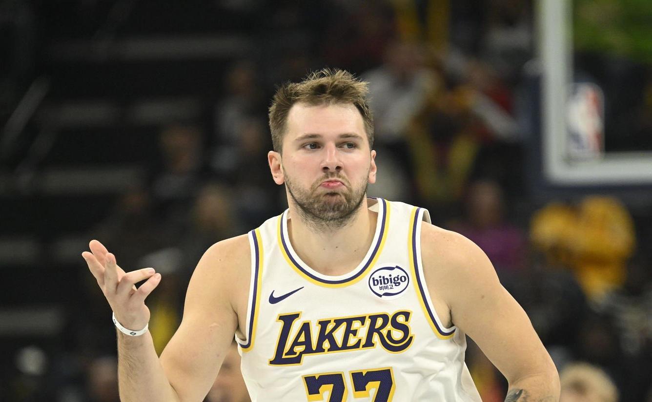 东契奇复出狂轰44+12+6！创科比张伯伦神迹，湖人后场双星闪耀