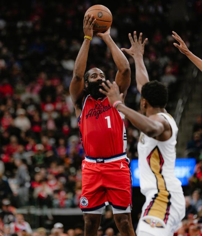 快船险胜鹈鹕：普尔库里附体对飙哈登，小卡绝杀一锤定音