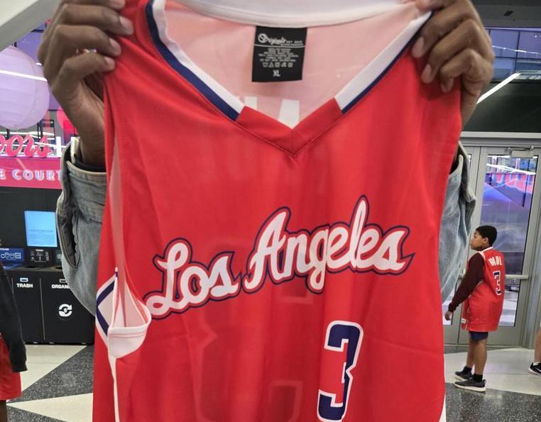 快船主场迎战鹈鹕 免费发放保罗‘空接之城’经典球衣