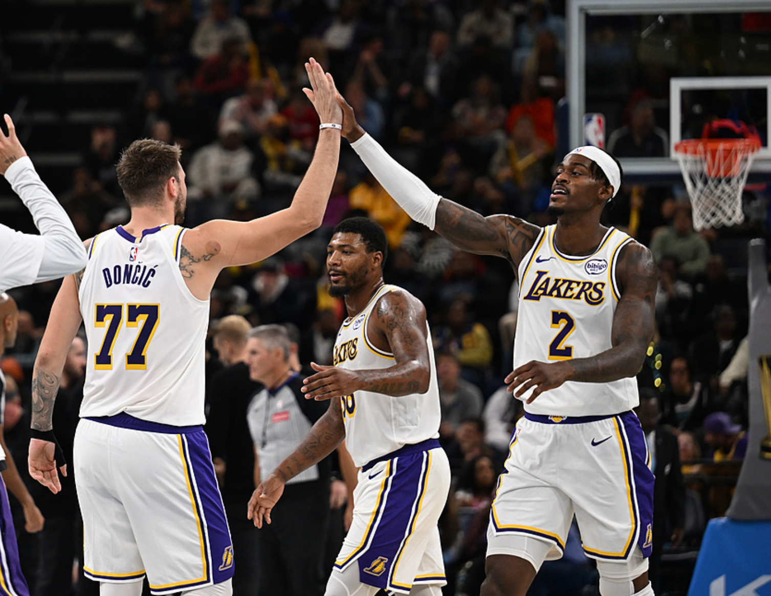 湖人新赛季惊喜连连，里弗斯建议交易詹姆斯引热议