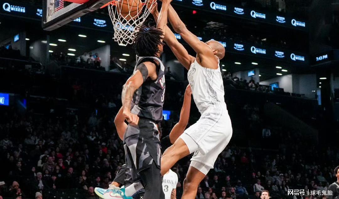 克莱·汤普森8项数据生涯最低，35岁真的走下巅峰了吗？