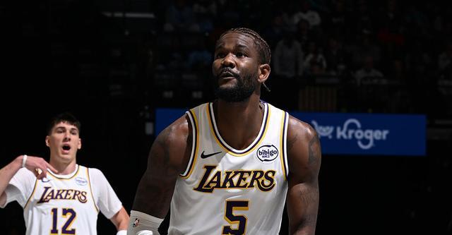 雷迪克谈艾顿伤情：第四节本可登场 球队为长远考虑选择保守