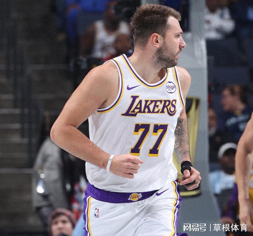 东契奇复出狂砍44分！湖人15分逆转灰熊，无詹皇仍取胜
