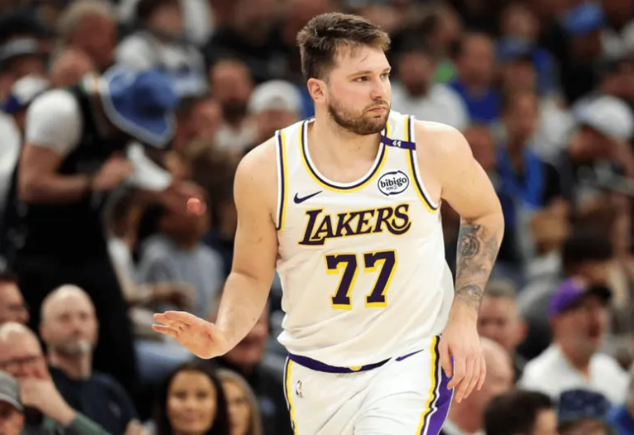 湖人15分大逆转！东契奇44+12率队两连胜，4大现实问题浮现