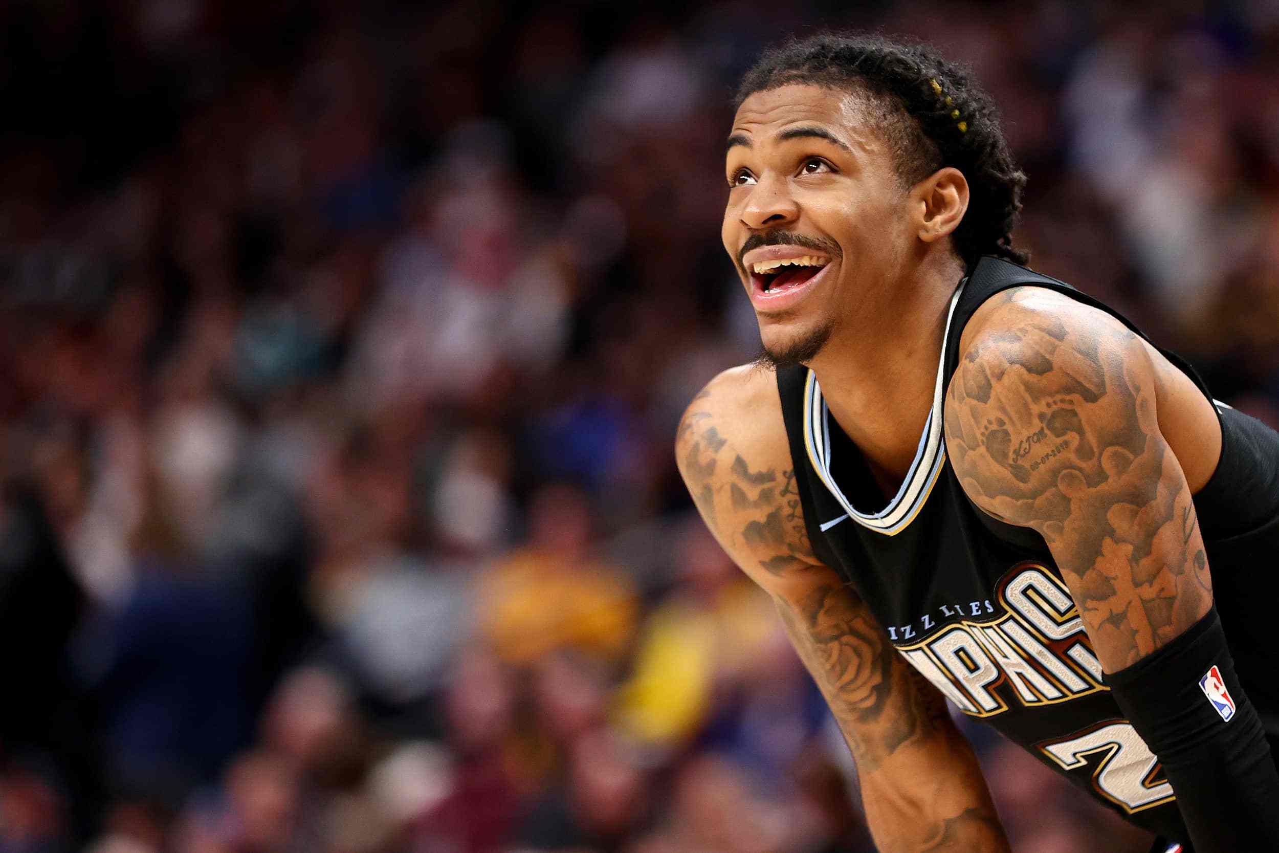 杰克逊半场13分领衔，灰熊10人轮换全员得分力压湖人