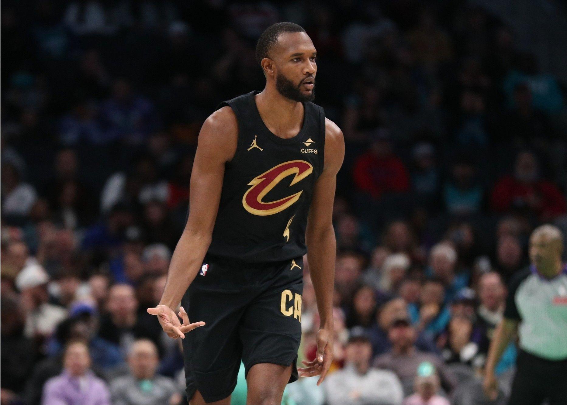 莫布利单核狂砍29分8板3断 骑士不敌猛龙