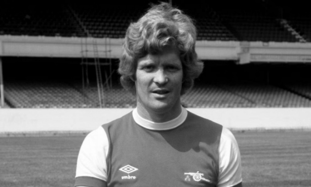 阿森纳传奇后卫威利·扬逝世，享年73岁