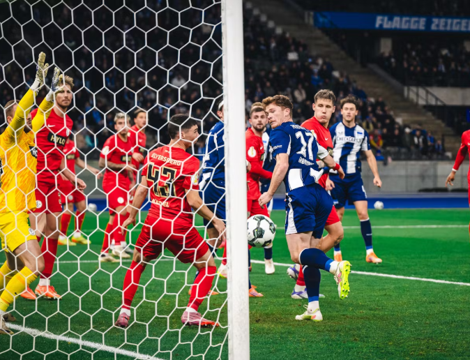 柏林赫塔前锋格洛宁：理解单箭头战术，期待团队完美化学反应