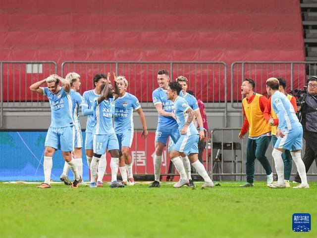 河南杜康球员庆祝进球