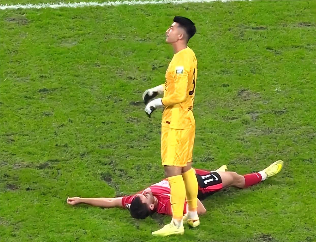 成都蓉城1-2不敌河南队，中超争冠梦碎引发球迷热议