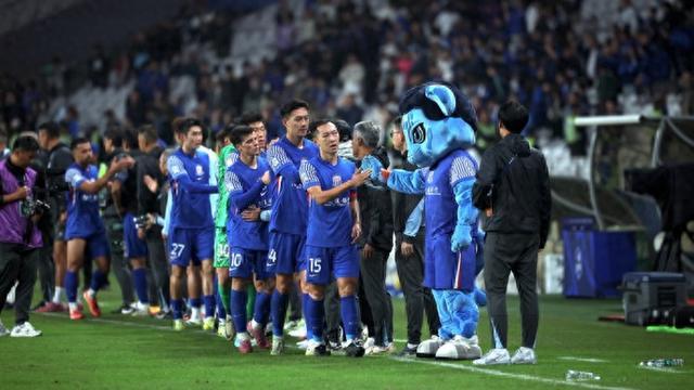 中超争冠分析：蓉城出局，申花争冠为何总要看海港脸色？