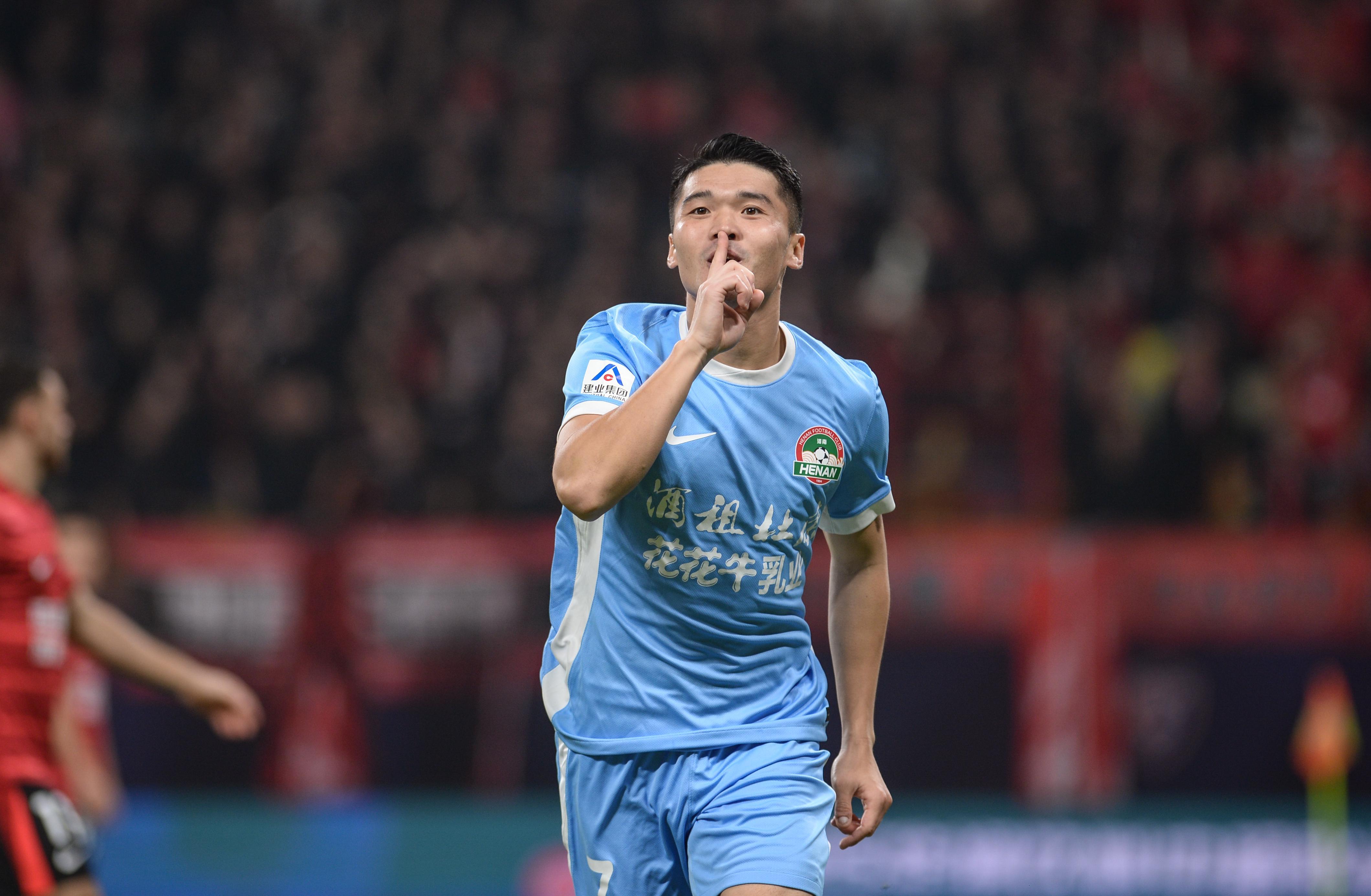 中超蓉城1-2负河南无缘争冠，赛季遭三杀+足协杯点球出局