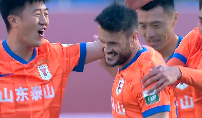 泰山主场10轮不败！瓦科梅西式进球+失点，赛后致谢克雷桑