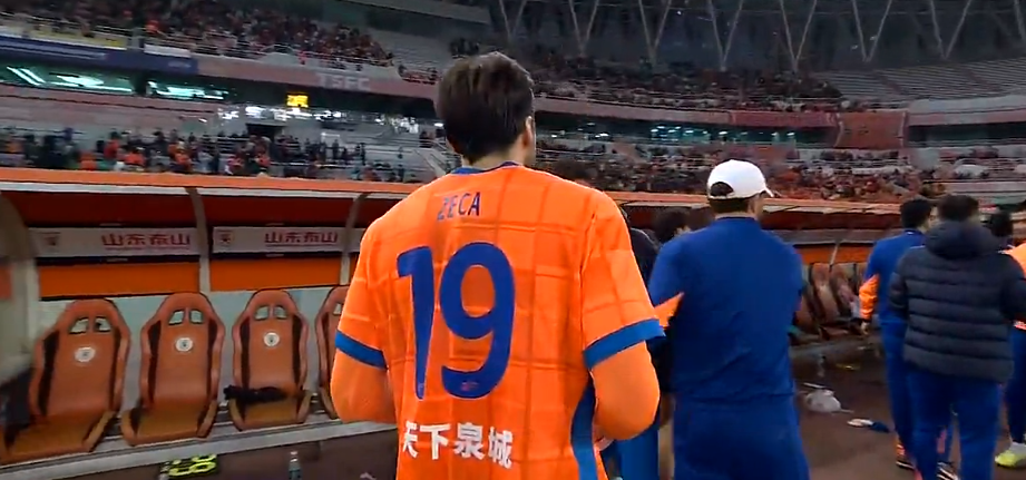 中超第29轮：泰山队2-1力克10人天津津门虎，锁定联赛第5名