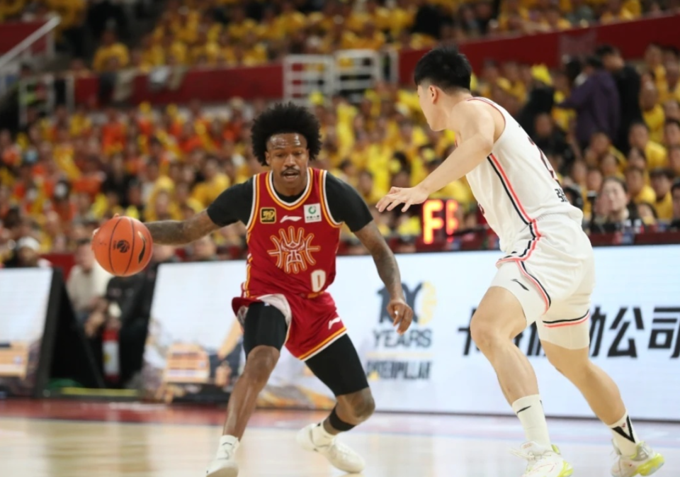 上海男篮四外援阵容敲定！2米13老将成最大悬念？