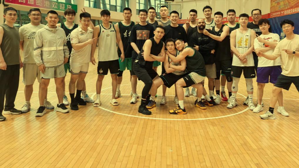 辽篮全运备战动态：训练师鼓劲，杨鸣率队出征，郭艾伦离乡赴新程