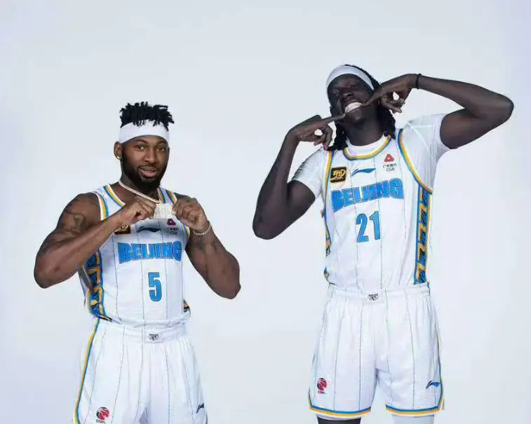 北京男篮或放弃奥莫特，新赛季CBA新政影响其回归前景