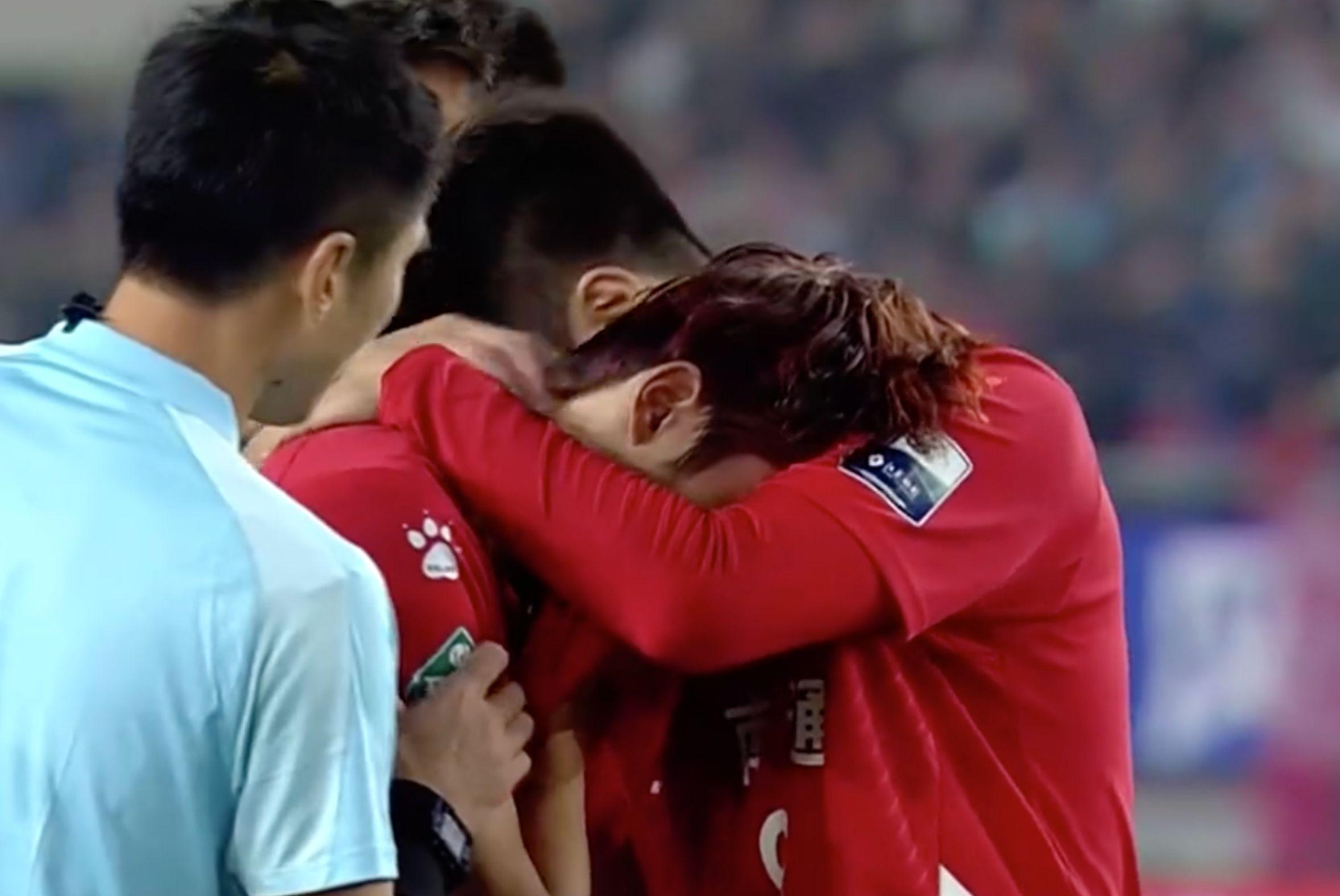 悲情落幕！南通队苏超赛季仅输一场：决赛失利球员泪洒绿茵场