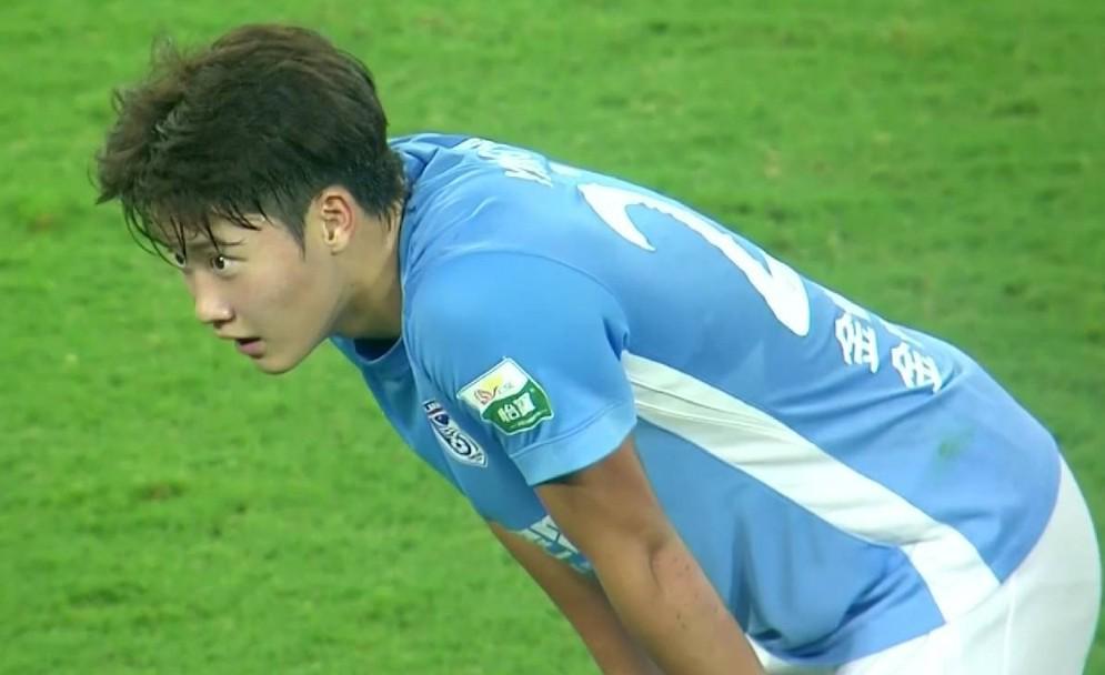 中超第29轮：大连英博18岁新星杨铭锐客战梅州斩获生涯首球