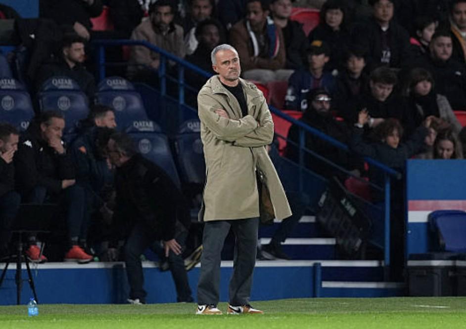 恩里克盛赞尼斯防守深度，登贝莱与贡萨洛成致胜关键