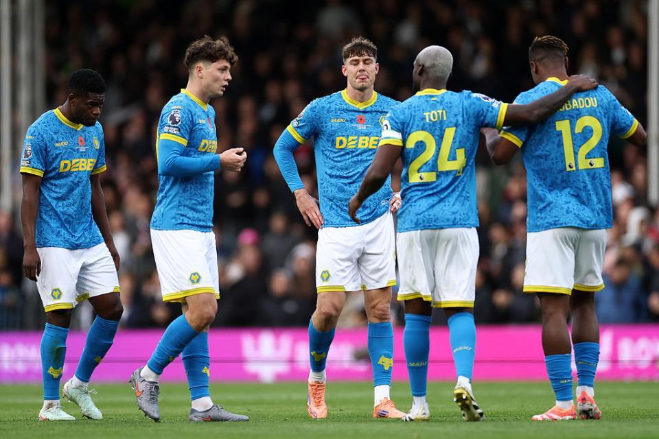 英超中资狼队0-3惨败！10轮不胜垫底，主帅佩雷拉下课危机加剧