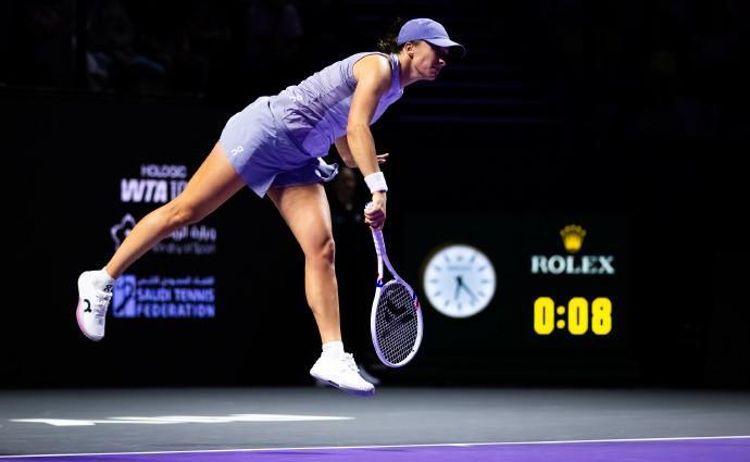 WTA年终总决赛：斯瓦泰克2-0横扫凯斯，强势开启小组赛征程