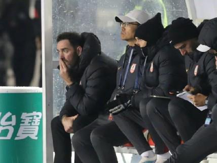 苏亚雷斯：主教练责任在肩，亚泰队展现显著进步