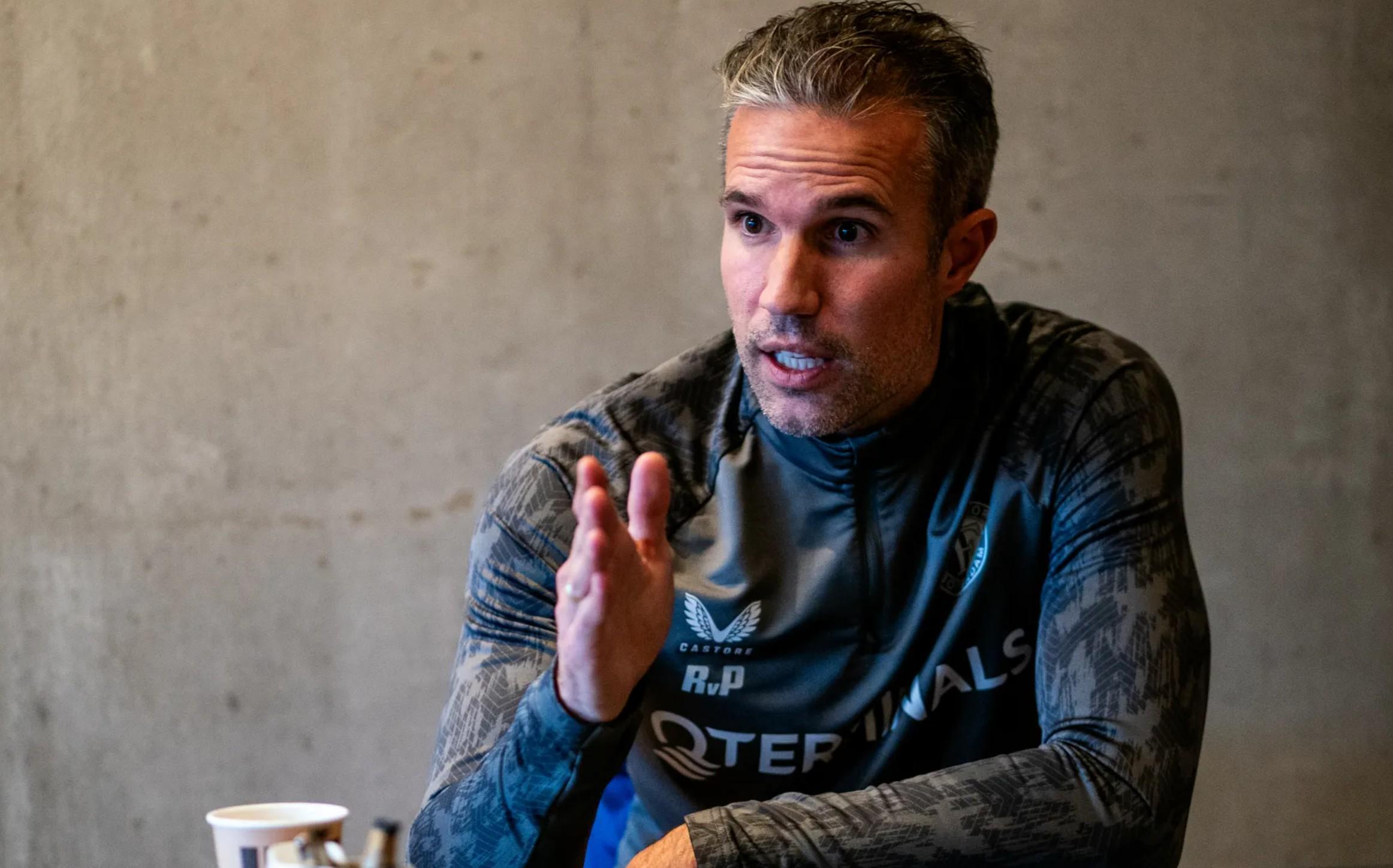 范佩西专访：瓜迪奥拉训练课启发执教理念，考教练证经历坎坷