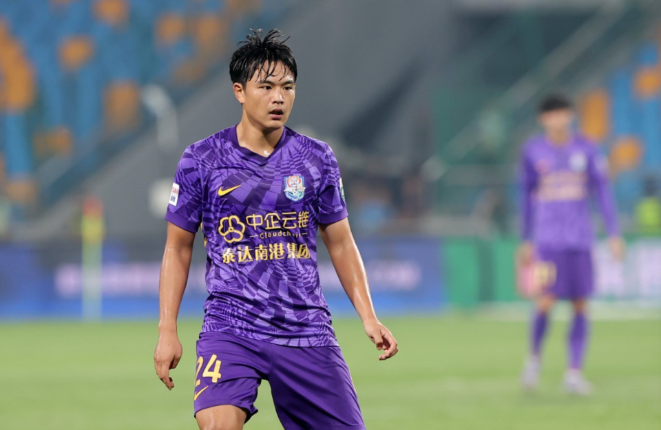 4秒两黄染红！陈哲宣辱骂裁判引于根伟震怒，或遭重罚