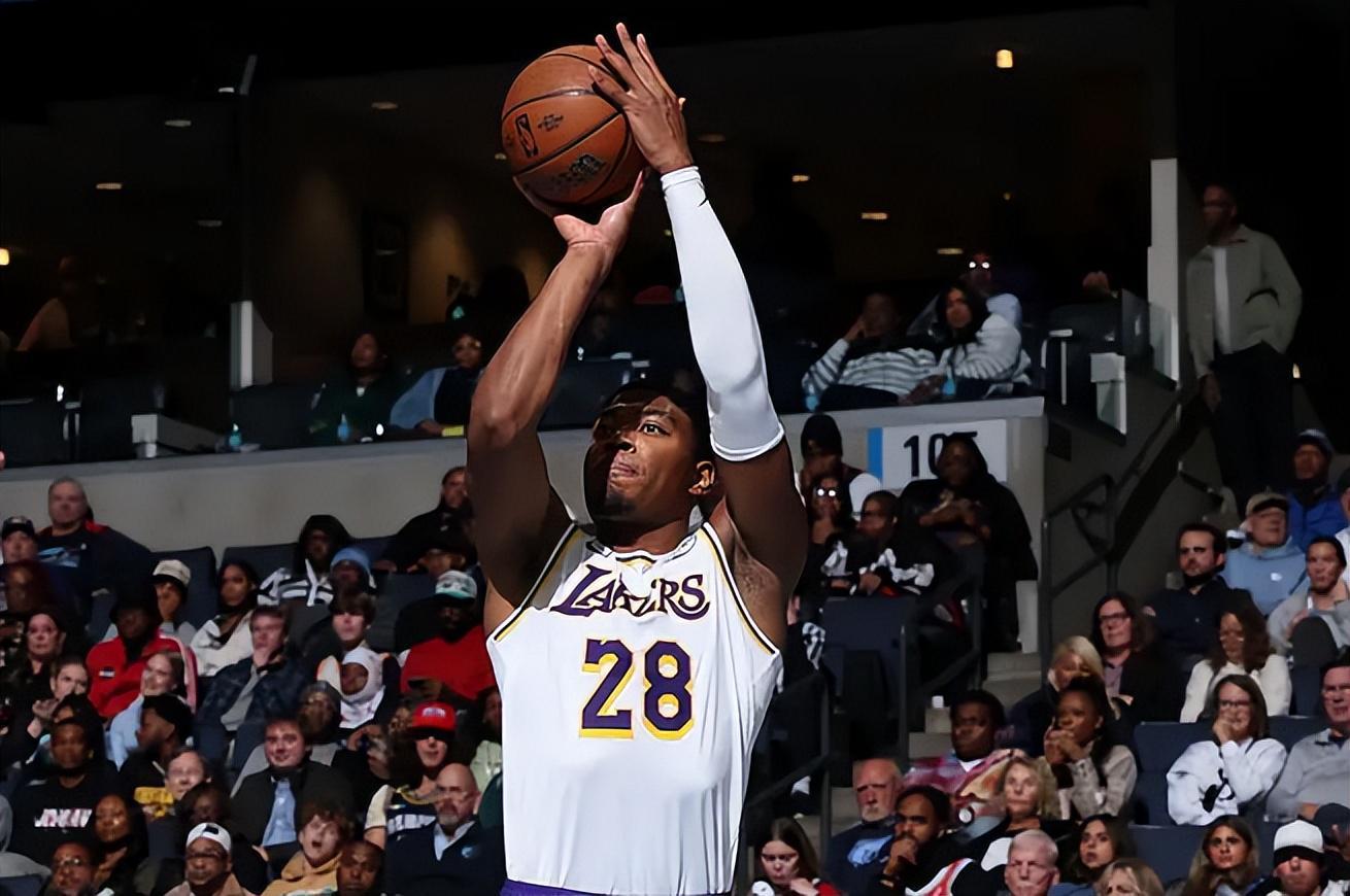 湖人锋线大将八村塁状态火热，为何球权分配却成难题？