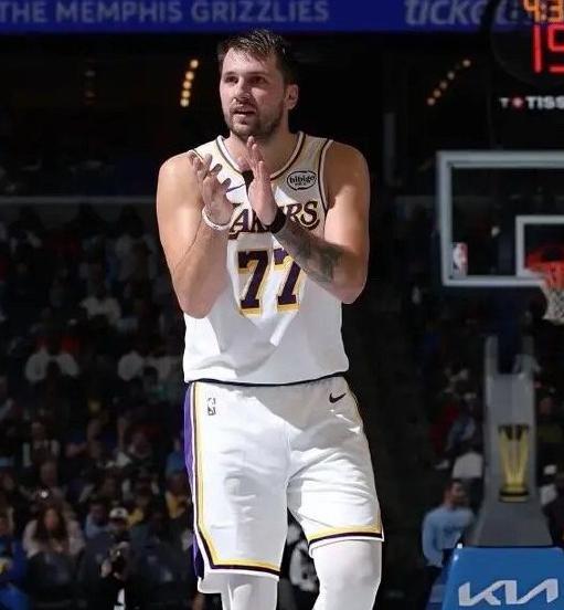 连续三场40+！东契奇成湖人新核心，独行侠后悔了吗？