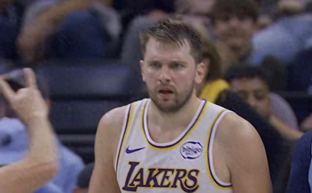 东契奇复出爆砍44+12+6莫兰特仅14中3 NBA杯赛湖人力擒灰熊