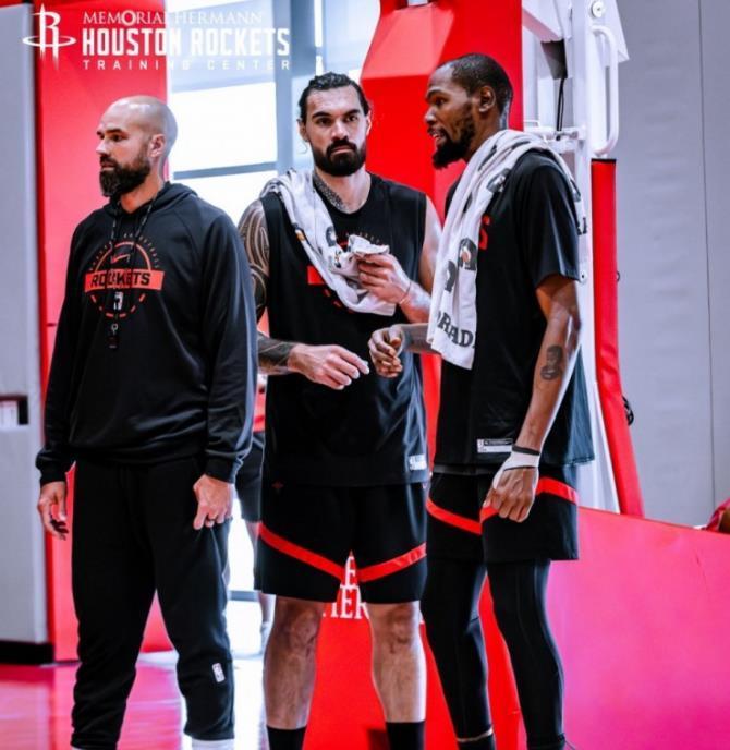 火箭迎战凯尔特人：伤病名单揭晓，两大主力缺阵，9人轮换迎强敌