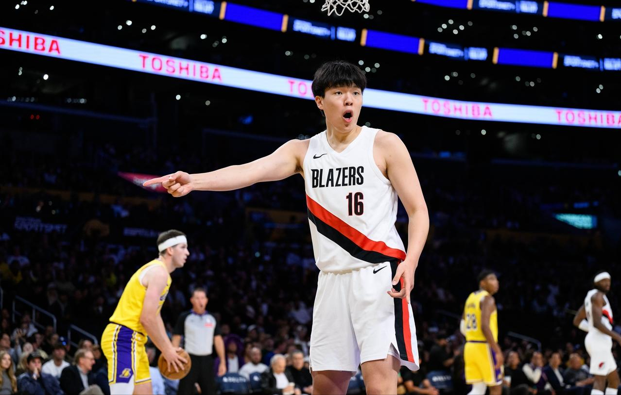 凌晨1点！开拓者官宣杨瀚森下放发展联盟，背后原因及未来展望