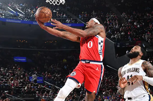 快船后场新援布拉德利-比尔：出场时间受限，何时能获更多信任？