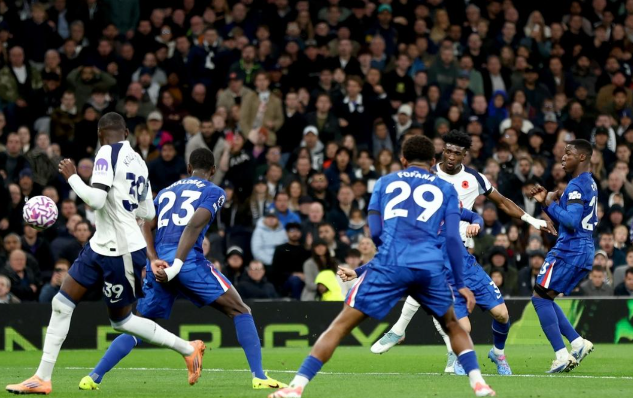 切尔西力克热刺：7战6胜积分反超曼城，紧追曼联