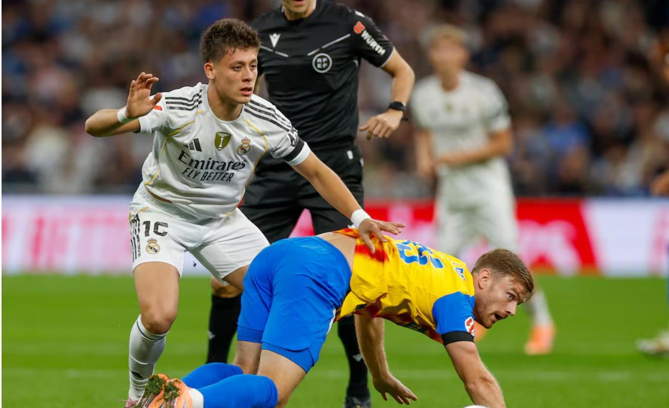 西媒揭秘：皇马换下居莱尔实为保护，对阵利物浦将无碍出战