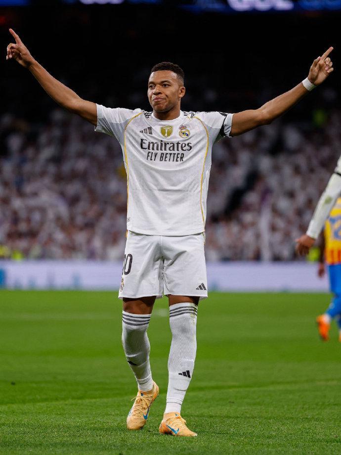 皇马4-0大胜巴伦西亚，姆巴佩11轮13球追平C罗，贝林厄姆三连斩