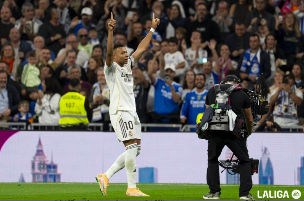 皇马4-0横扫瓦伦西亚：姆巴佩双响+神锋杂耍，14亿豪门6连胜领跑西甲