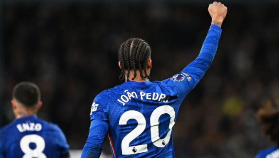 佩德罗5射正独造制胜球，4次过人仅1次成功仍成关键