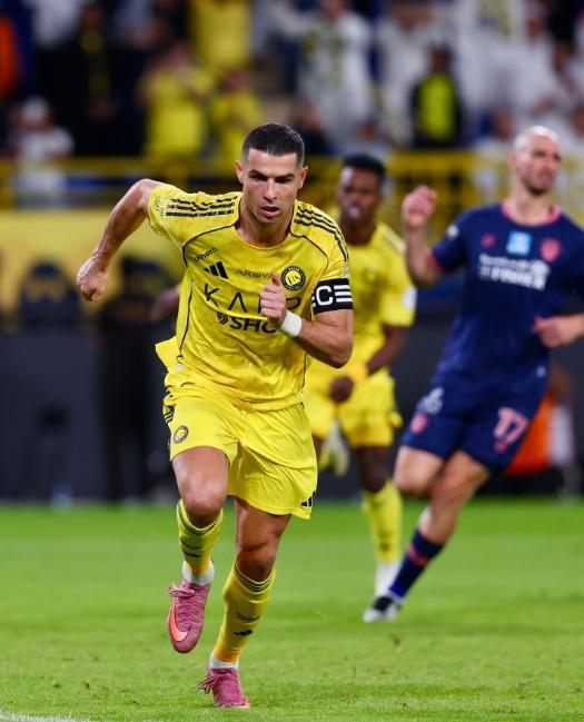 C罗梅开二度+读秒绝杀，利雅得胜利2-1豪取七连胜领跑积分榜