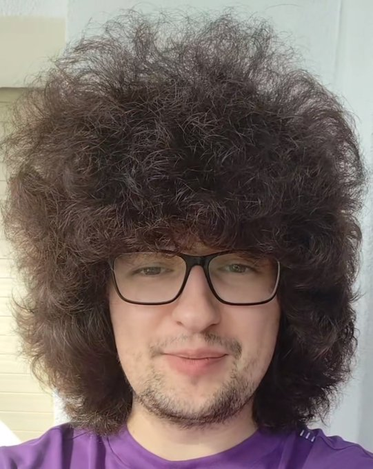 曼联3连胜止步！蓄发球迷5连胜剃头梦碎，重整旗鼓待来日