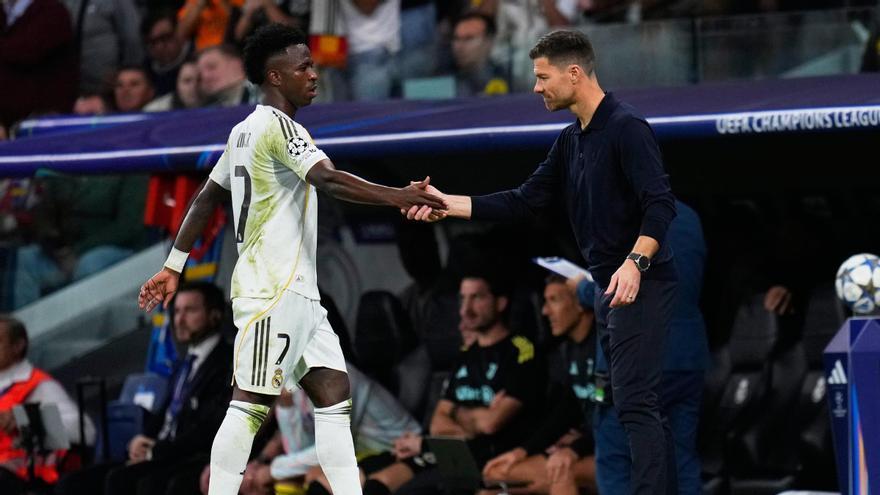 西媒聚焦：维尼修斯罚丢点球后平静接受换下，态度转变引关注