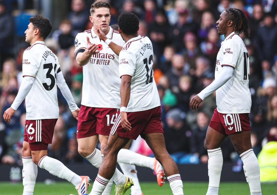 欧洲足坛激战夜：皇马4-0复仇，拜仁15连胜创纪录，英超三强齐胜